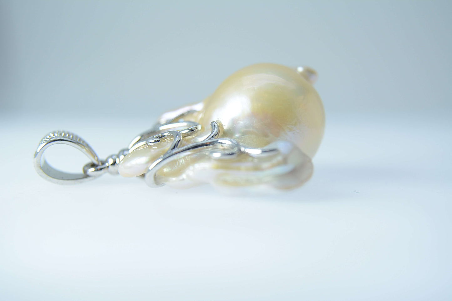 Pearl Pendant-Freshwater Peachy white Baroque < FINAL Sale Jewels > with Gift