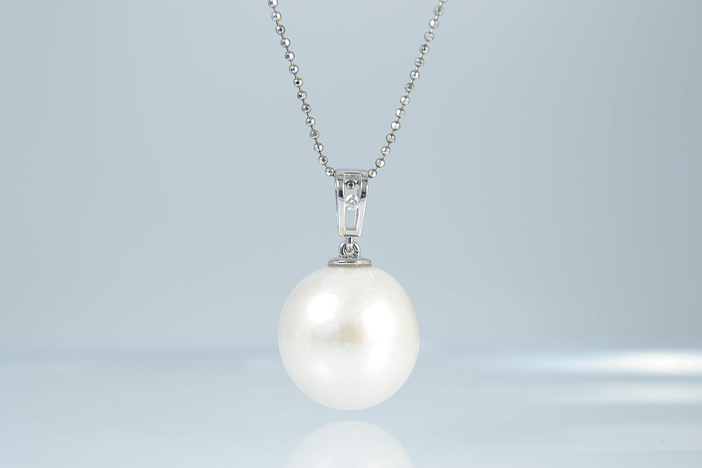 Pearl Pendant–Freshwater 15.1mm, Diamond Bail in Platinum «Lunar Sale Jewels»