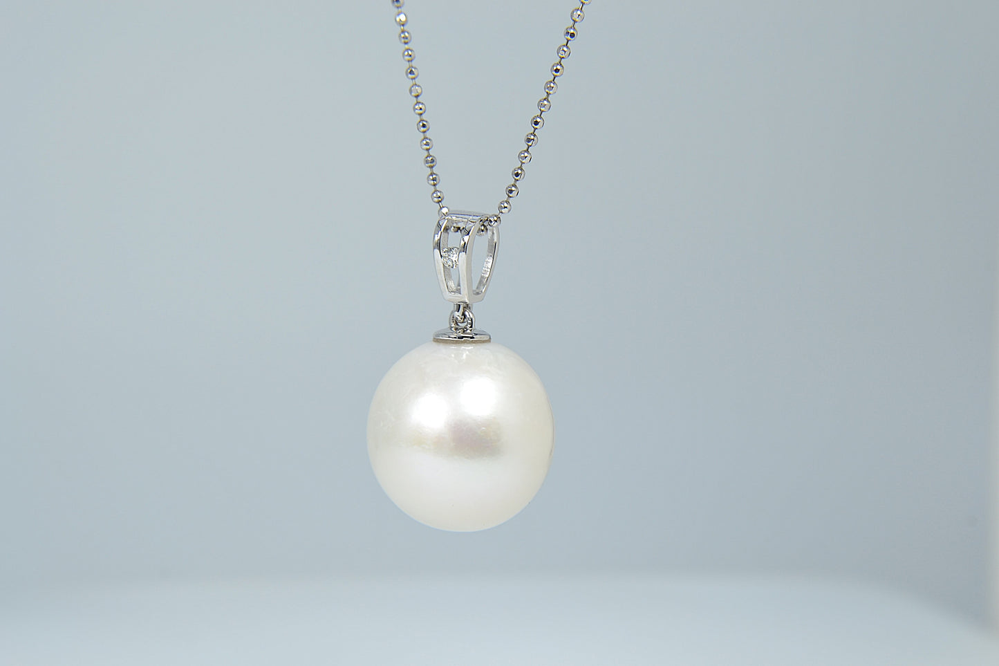 Pearl Pendant–Freshwater 15.1mm, Diamond Bail in Platinum «Lunar Sale Jewels»