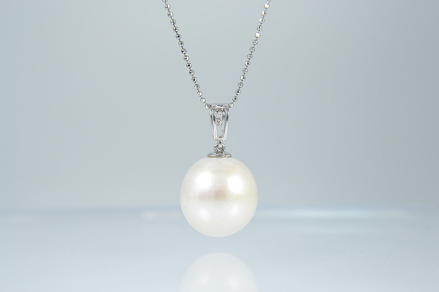 Pearl Pendant–Freshwater 15.1mm, Diamond Bail in Platinum «Lunar Sale Jewels»
