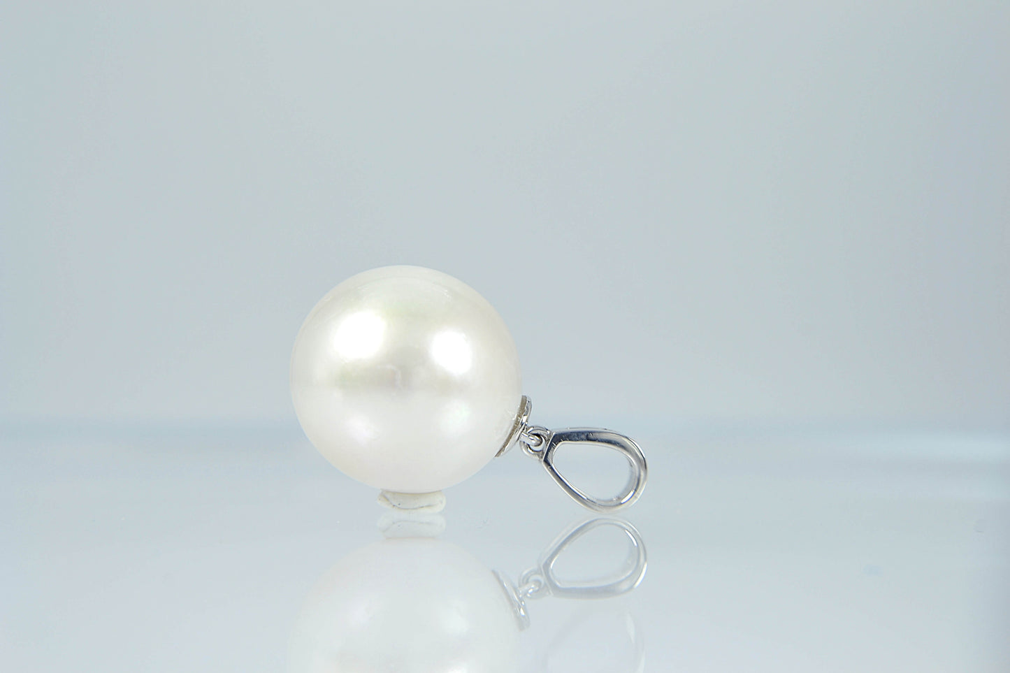 Pearl Pendant–Freshwater 15.1mm, Diamond Bail in Platinum «Lunar Sale Jewels»