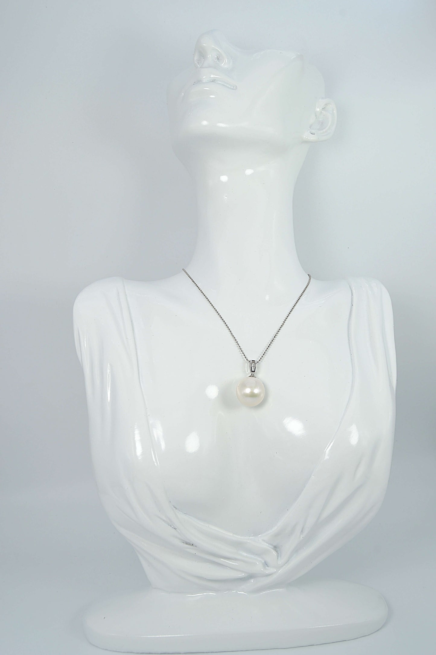 Pearl Pendant–Freshwater 15.1mm, Diamond Bail in Platinum «Lunar Sale Jewels»