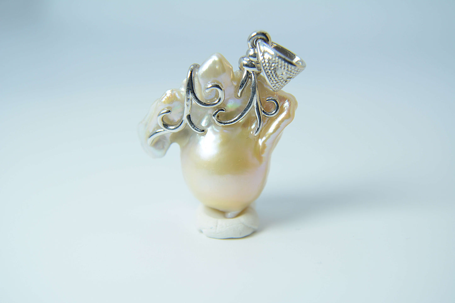 Pearl Pendant-Freshwater Peachy white Baroque < FINAL Sale Jewels > with Gift